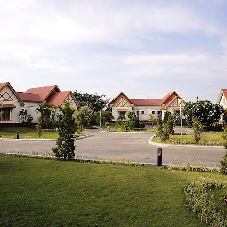 Myat Taw Win Hotel Naypyidaw Room photo