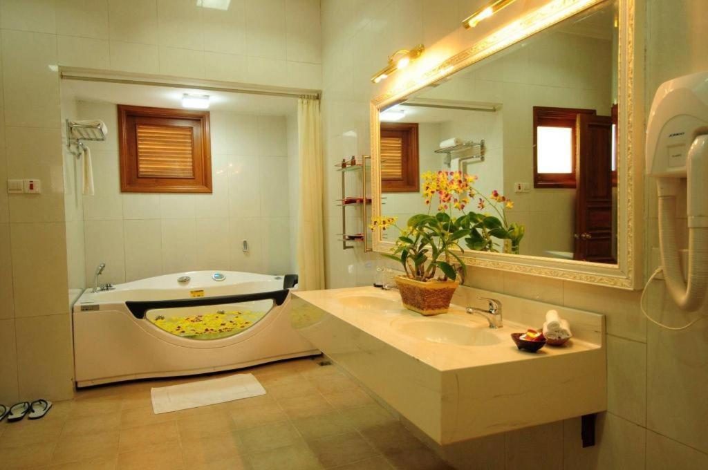 Myat Taw Win Hotel Naypyidaw Exterior photo