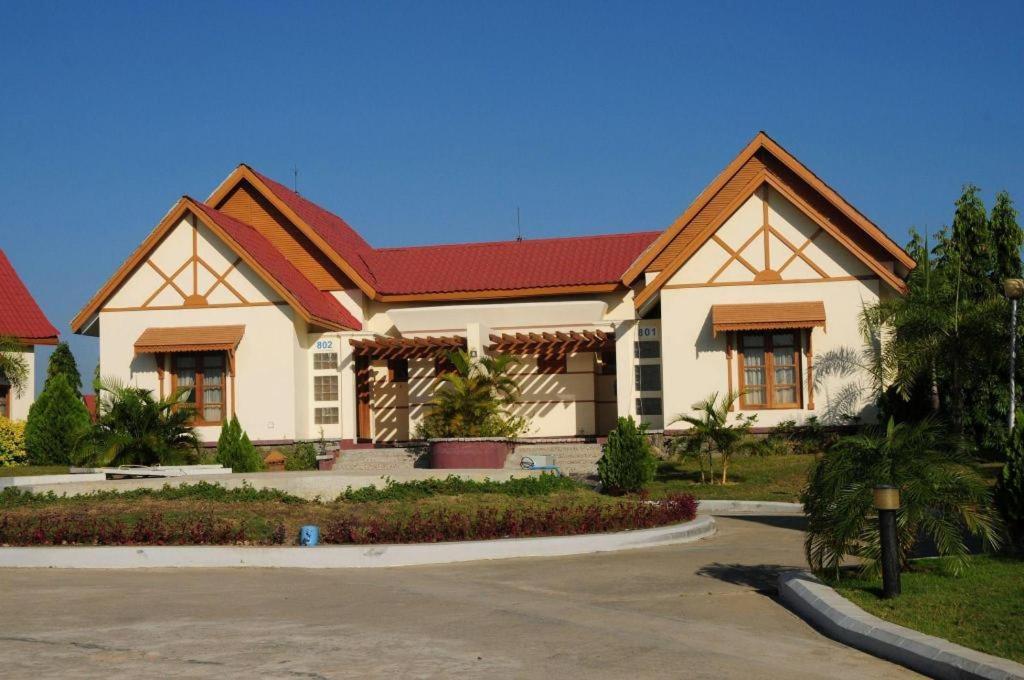 Myat Taw Win Hotel Naypyidaw Exterior photo