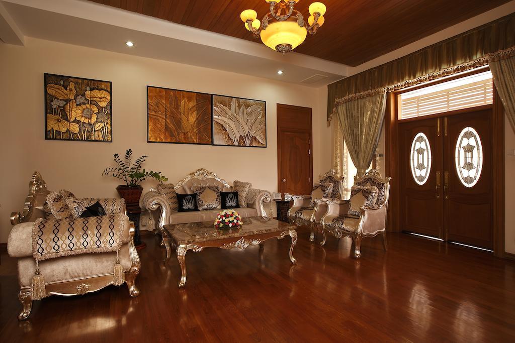 Myat Taw Win Hotel Naypyidaw Room photo