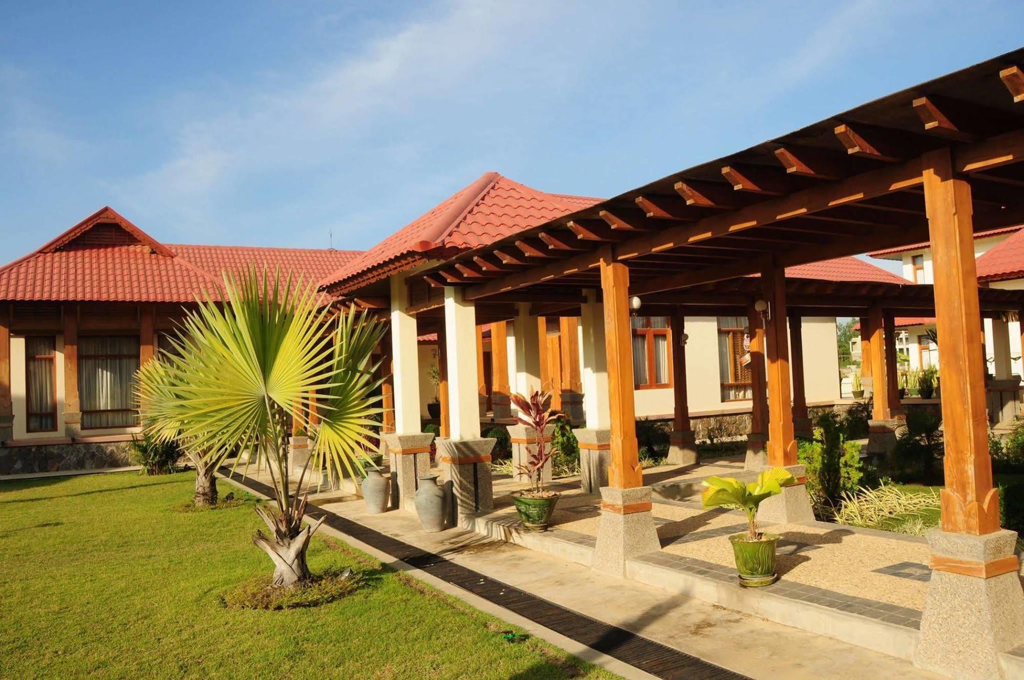 Myat Taw Win Hotel Naypyidaw Exterior photo
