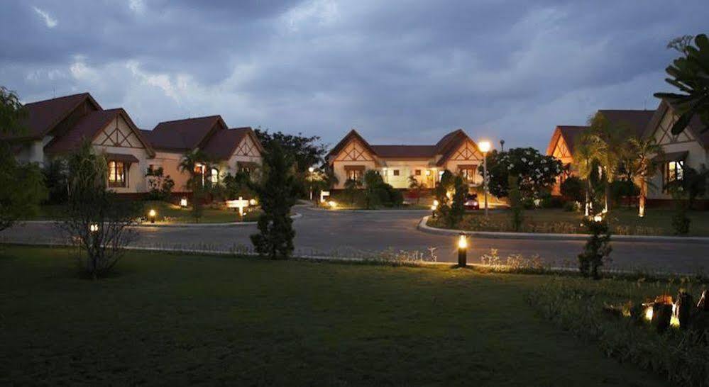 Myat Taw Win Hotel Naypyidaw Exterior photo